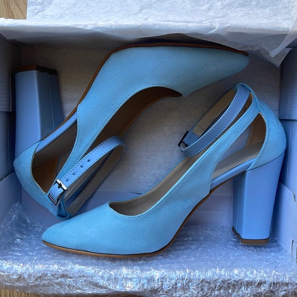Baby blue suede heels. Never worn - Picture 1 of 3